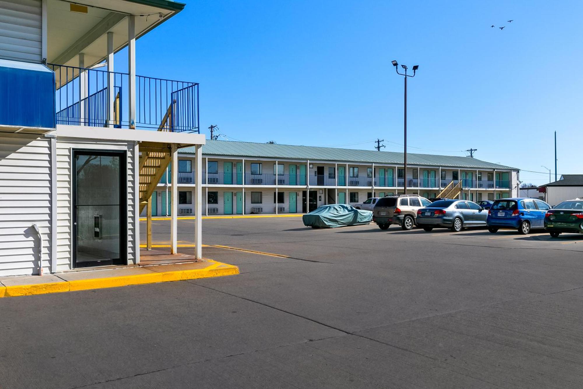Americas Best Value Inn - Линкольн Экстерьер фото